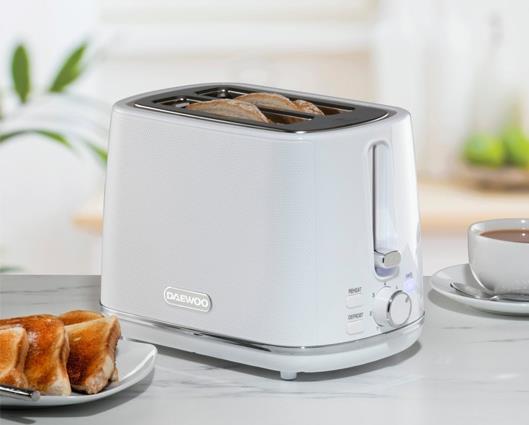 Essentials Daewoo Stirling 2 Slice Toaster & 1.7 Kettle White