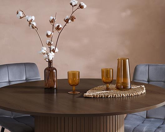 Axel Fluted Dining Table with 4 Fabric Chairs - Walnut