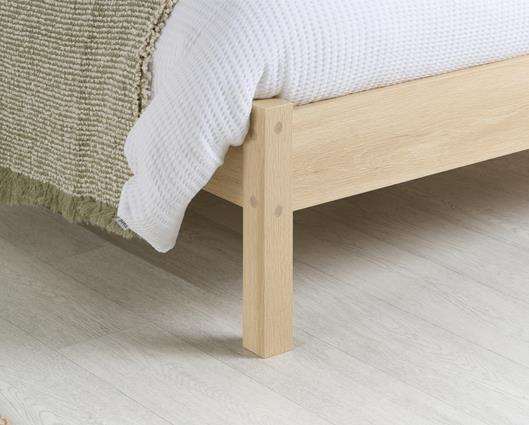 Herringford King Bed - Oak