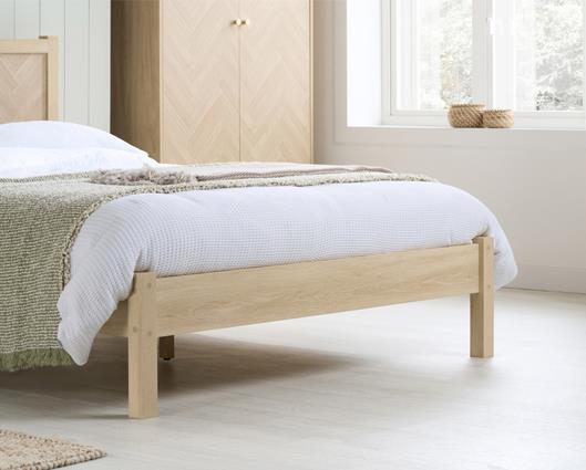 Herringford King Bed - Oak